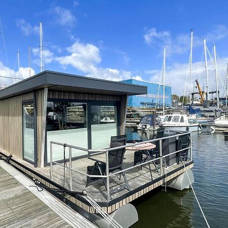 2 Bedroom Lovely Ship In Hellevoetsluis Exterior foto
