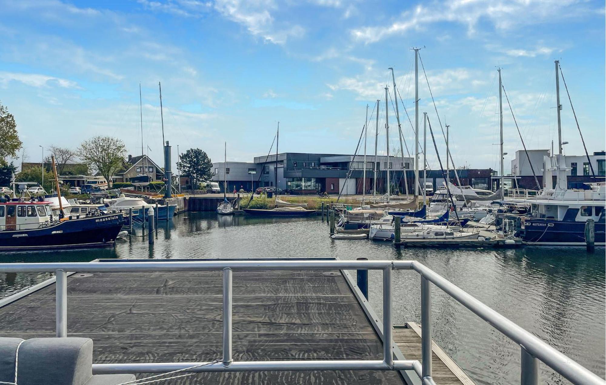 2 Bedroom Lovely Ship In Hellevoetsluis Exterior foto