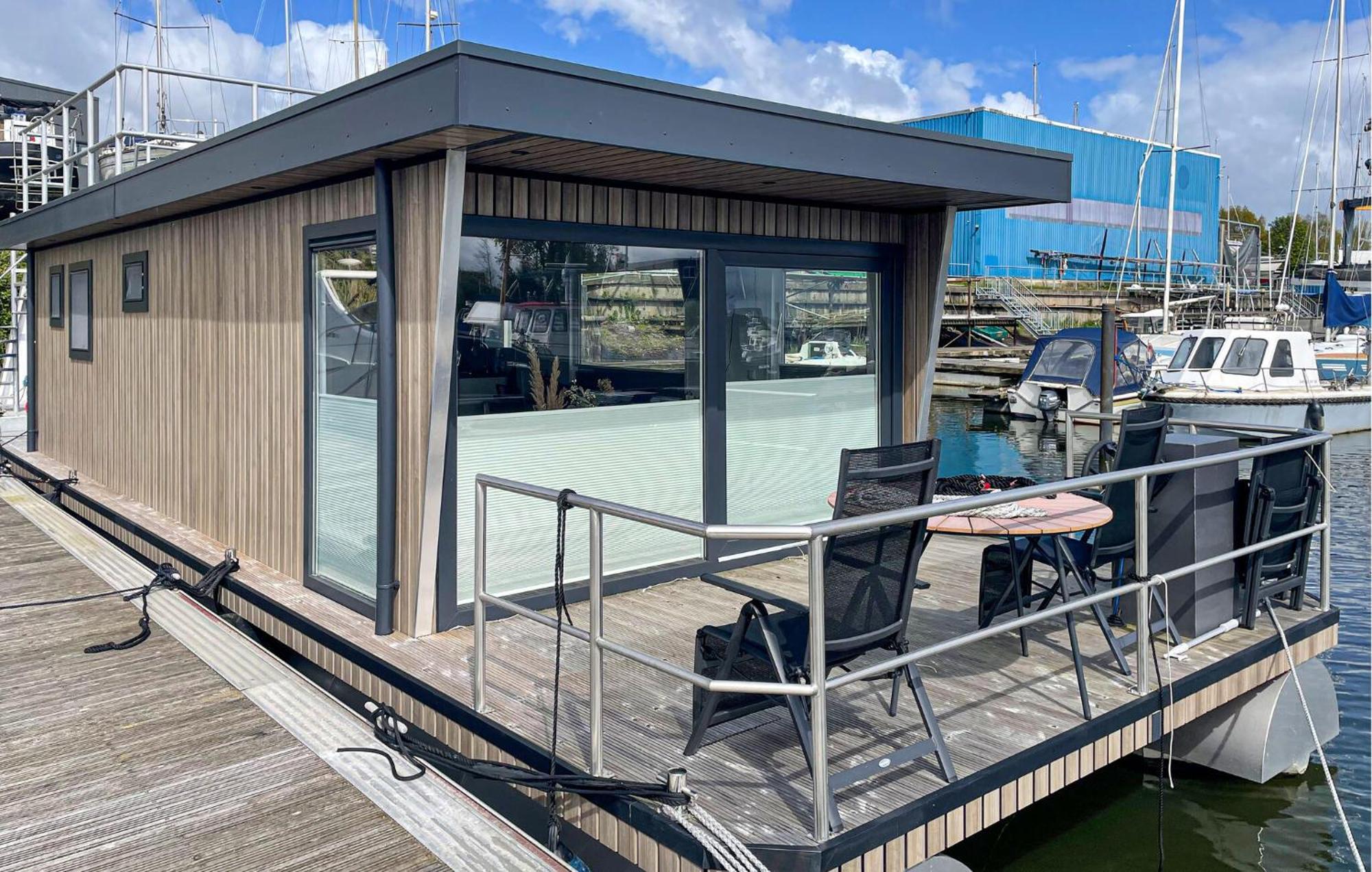 2 Bedroom Lovely Ship In Hellevoetsluis Exterior foto