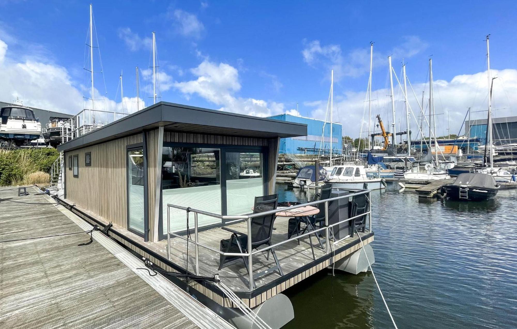 2 Bedroom Lovely Ship In Hellevoetsluis Exterior foto