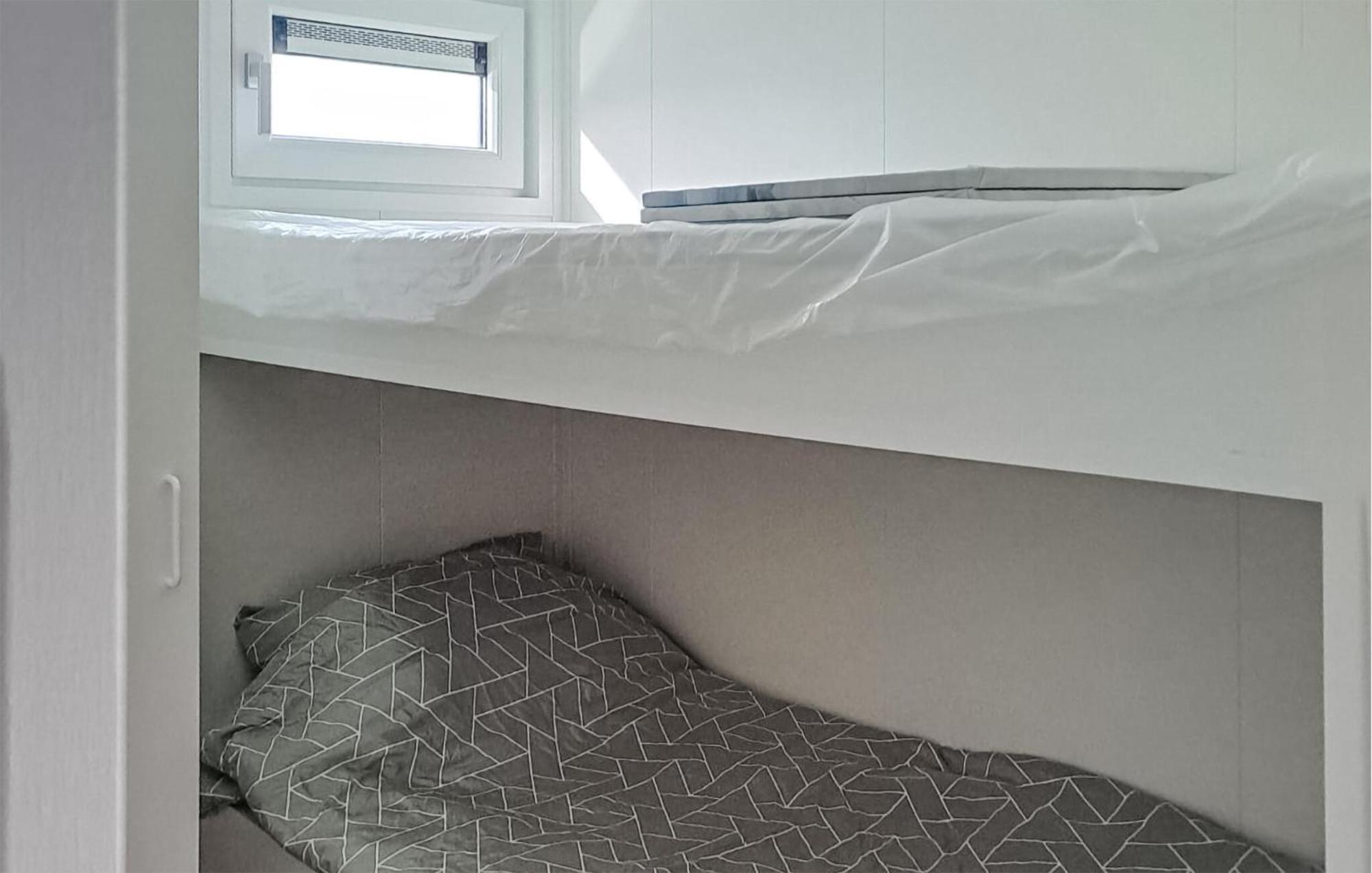 2 Bedroom Lovely Ship In Hellevoetsluis Exterior foto