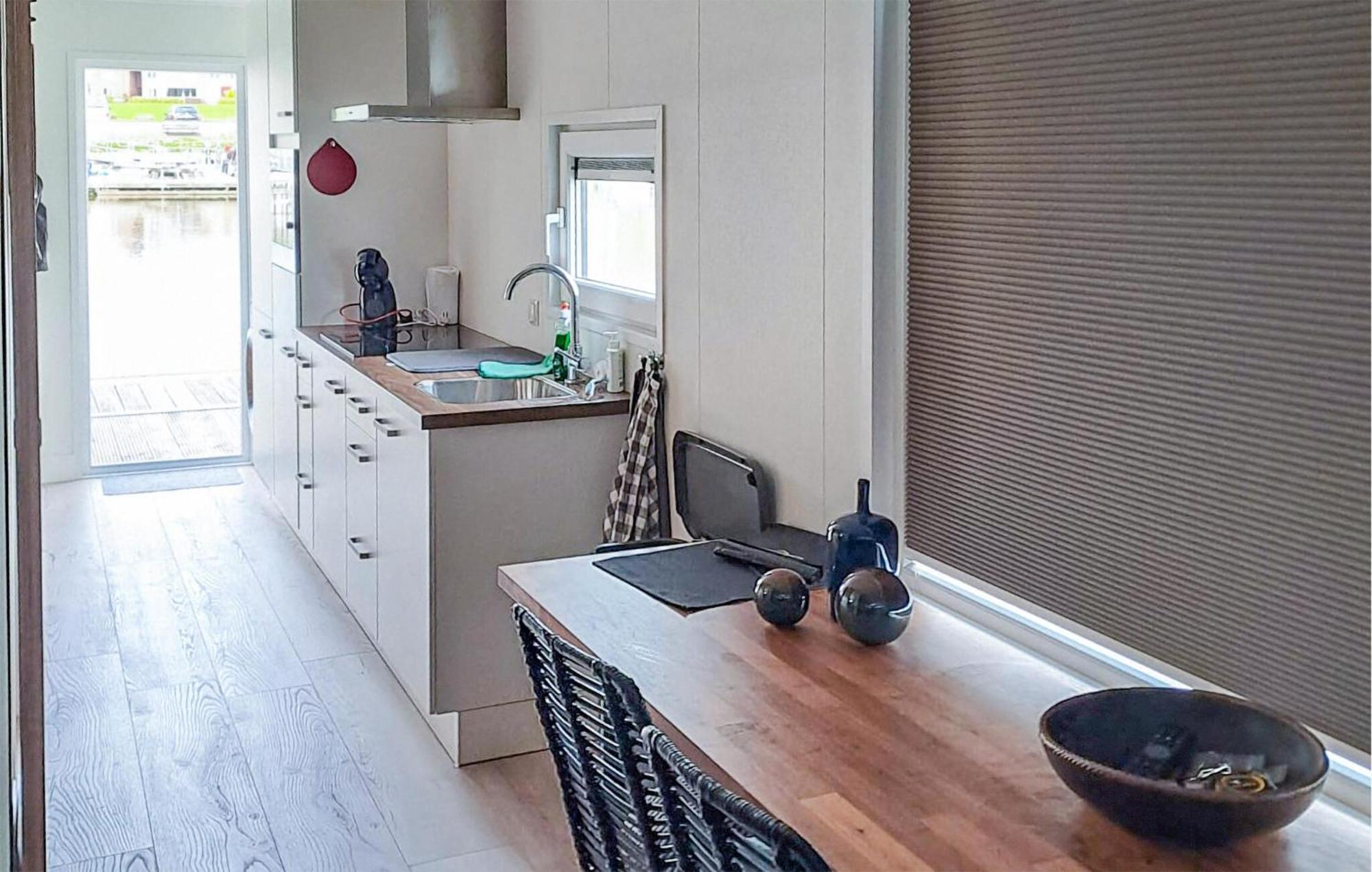 2 Bedroom Lovely Ship In Hellevoetsluis Exterior foto